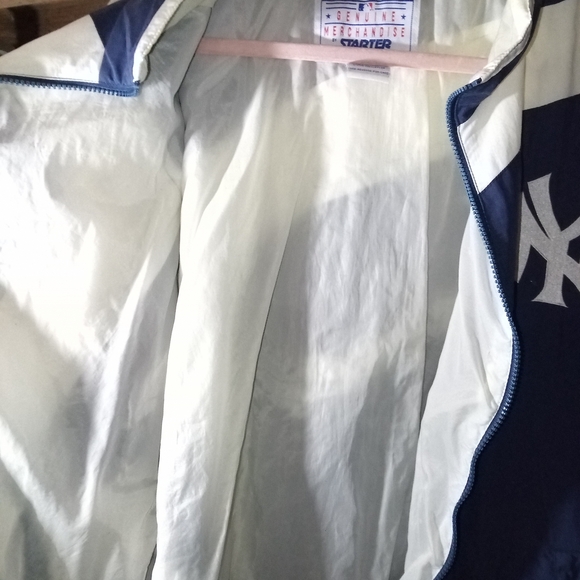 Vintage Men's Yankees Windbreaker - Picture 10 of 12